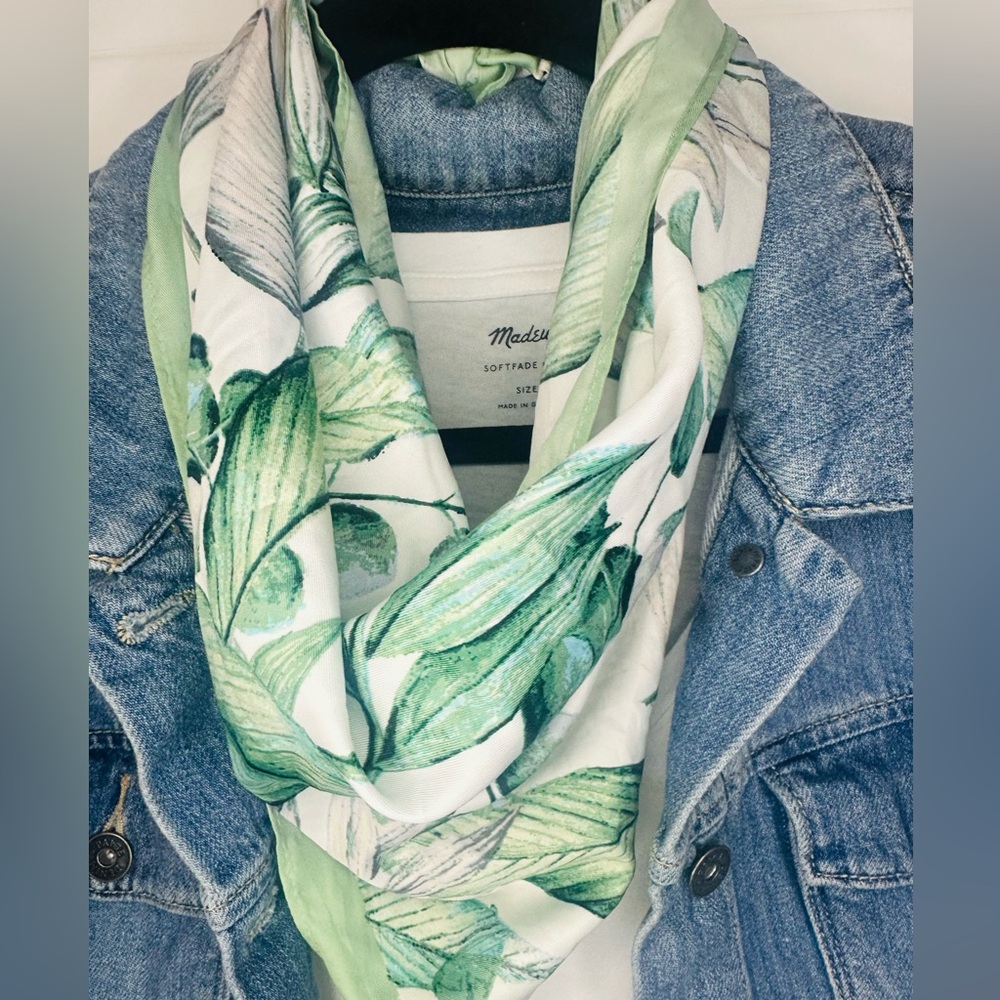 Vibrant Green Leaf Print Scarf
